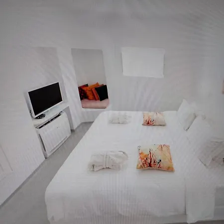 Villa Three Bedroom Roof Terrace, Max Lvl Fira (Santorini)
